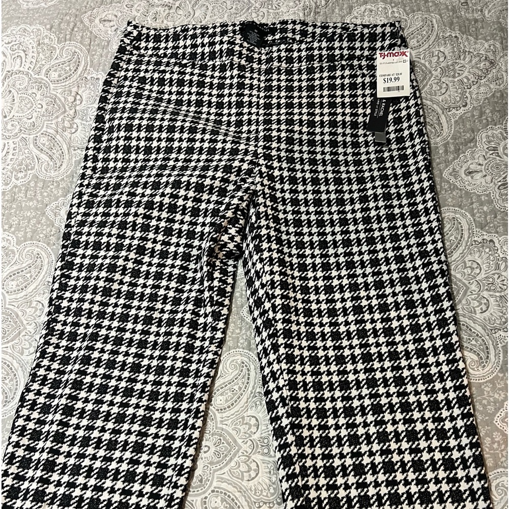 Women’s size 10 black and white dress pants new with tags.